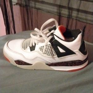 bq7669-116 Jordan 4 Nostalgia size 1y